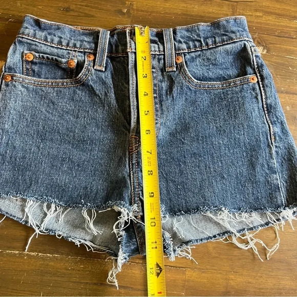 Levi’s Cut Off Denim Jean Shorts - Picture 6 of 8